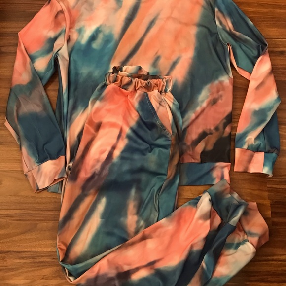 Tye Dye Matching Set - Picture 3 of 5